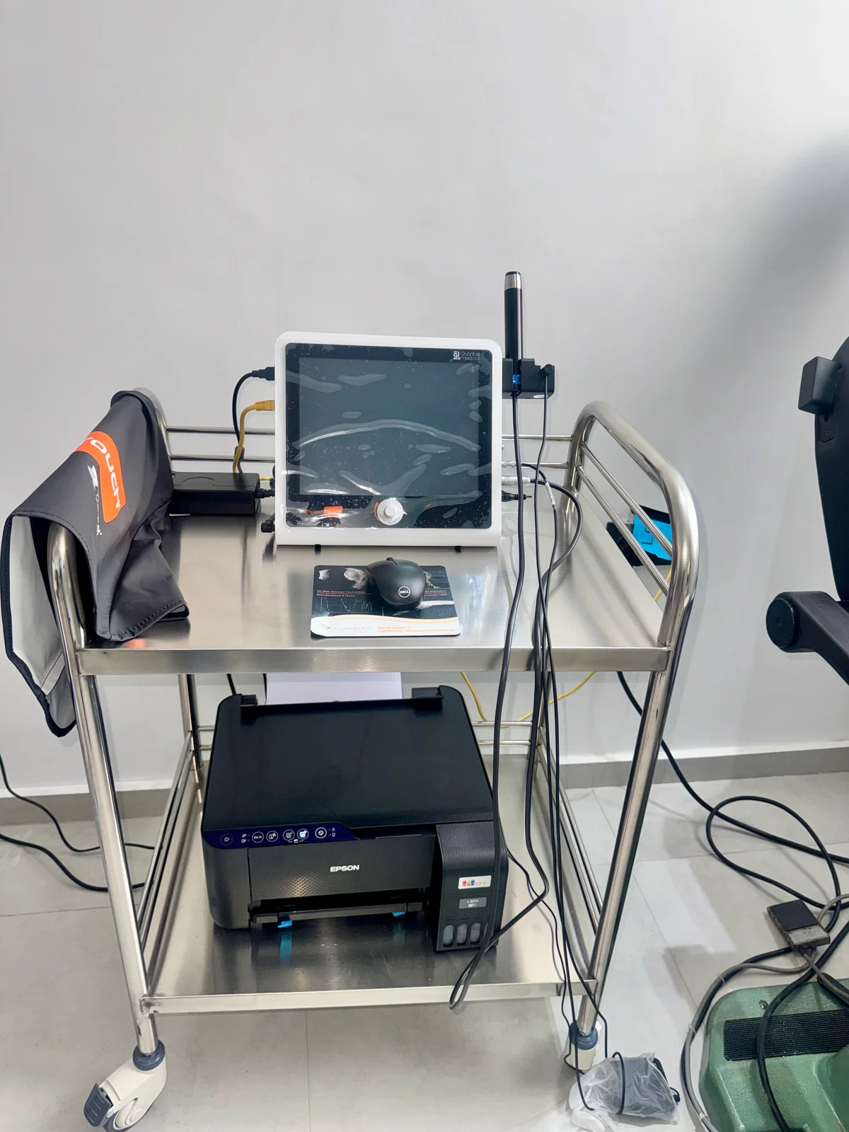 Échographe Quantel Medical Compact Touch et sa sonde au cabinet du Dr Najat Bensouda